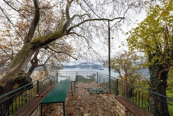 lake kremasta hotel