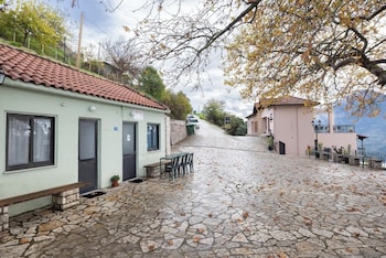 lake kremasta hotel