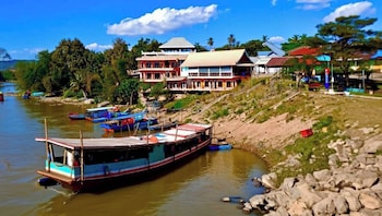 phonevichith riverside hotel houayxai