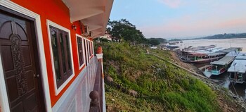 phonevichith riverside hotel houayxai