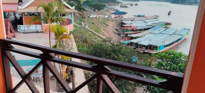phonevichith riverside hotel houayxai