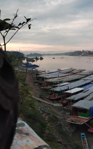 phonevichith riverside hotel houayxai