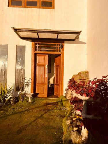 the budget white house nuwaraelliya