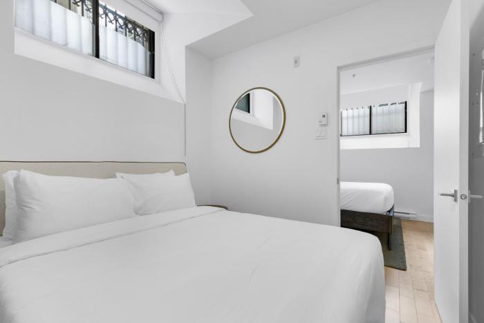 the alexander hotel old montreal