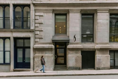 the alexander hotel old montreal