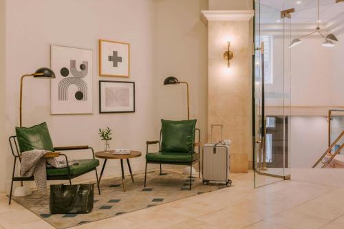 the alexander hotel old montreal