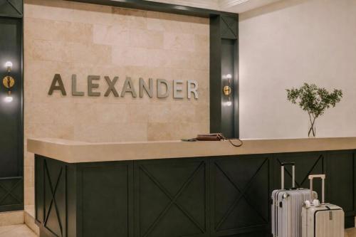 the alexander hotel old montreal