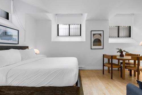the alexander hotel old montreal