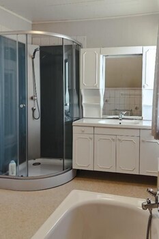 Det Huset Pa Landet,,2 star