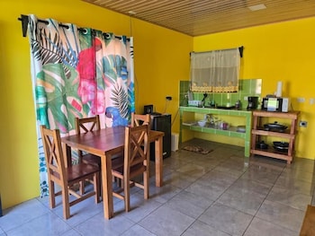 Rusticas Dani & Fam,,3 star