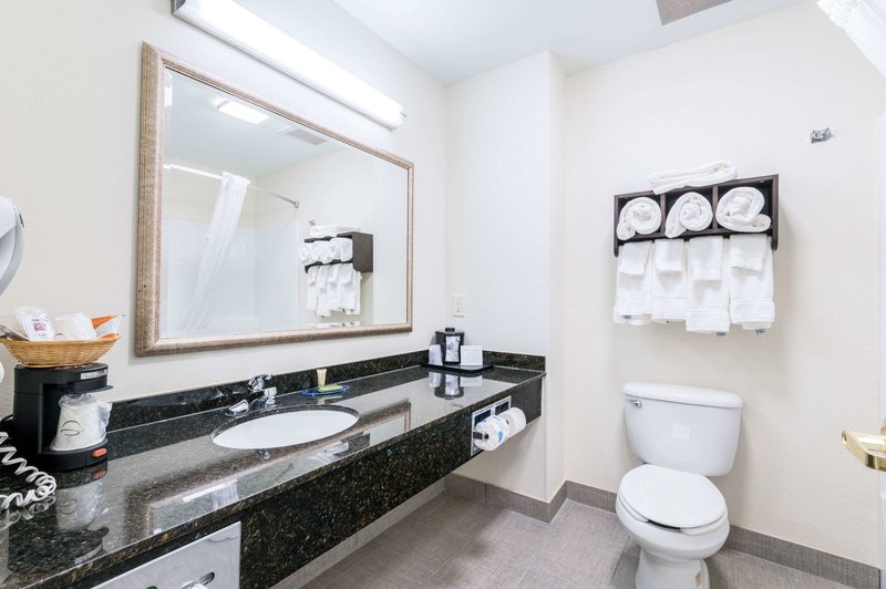 baymont inn and suites huntsville airport madison