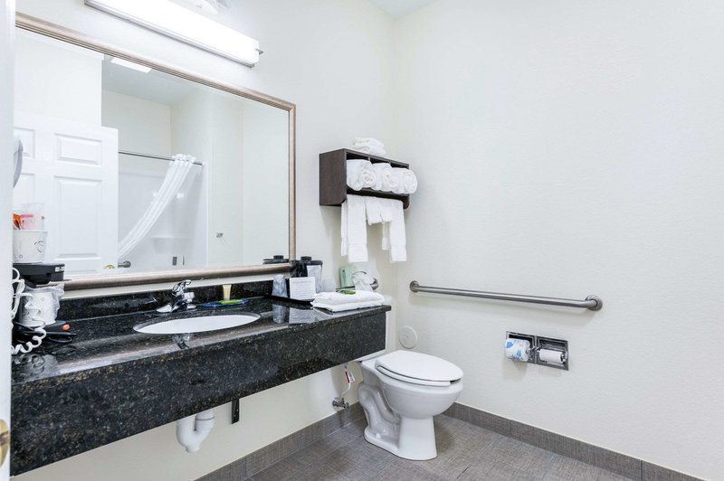 baymont inn and suites huntsville airport madison