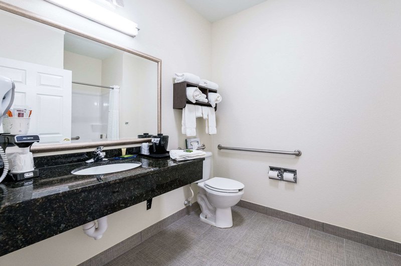 baymont inn and suites huntsville airport madison