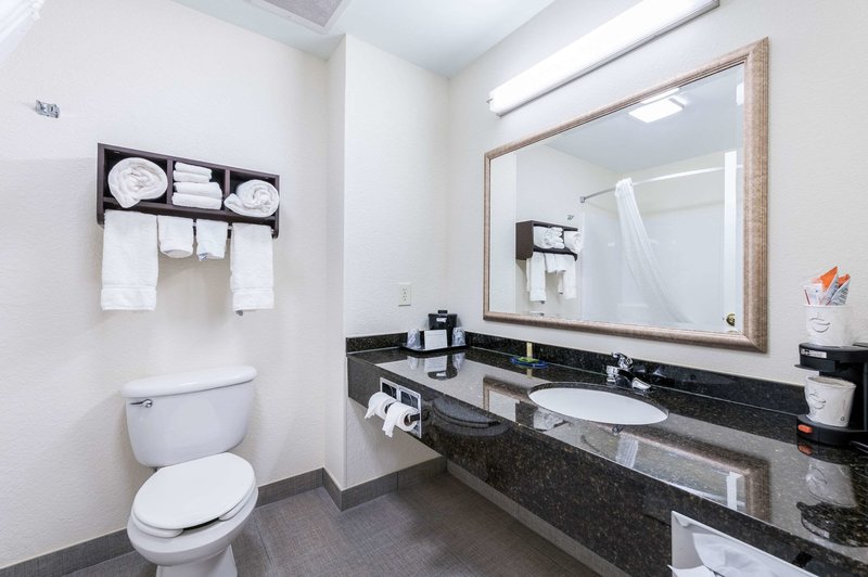 baymont inn and suites huntsville airport madison