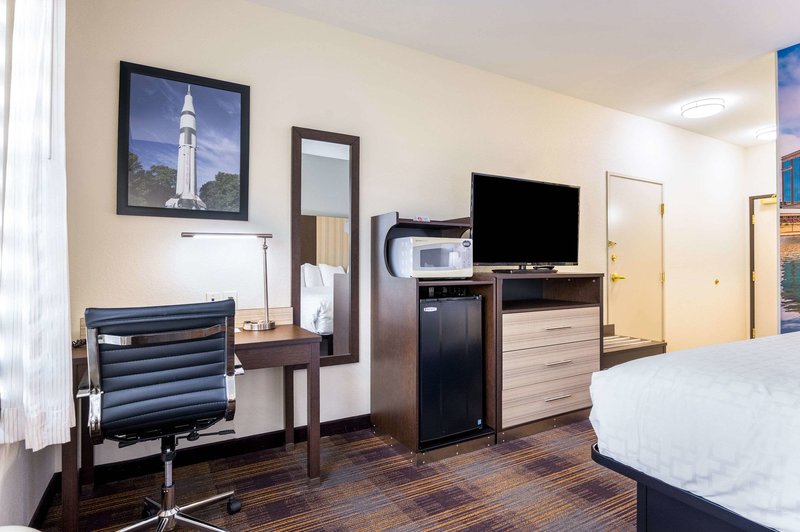 baymont inn and suites huntsville airport madison