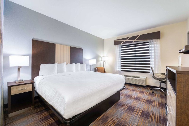 baymont inn and suites huntsville airport madison