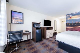 baymont inn and suites huntsville airport madison