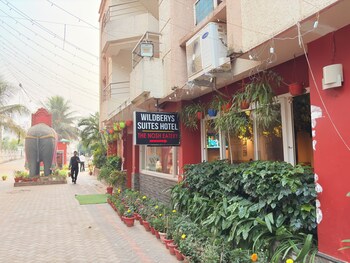 wildberrys suites baliapanda rd