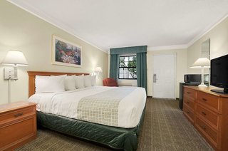 baymont inn and suites longview