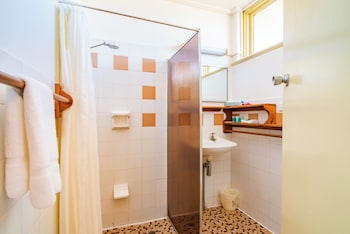 The Beach Hotel Whyalla,,3 star