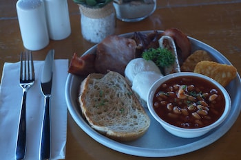 The Beach Hotel Whyalla,,3 star