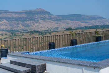 H2o Casa Lgatpuri,,2 star
