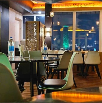 Green Arcade By Brill Room,,3 star
