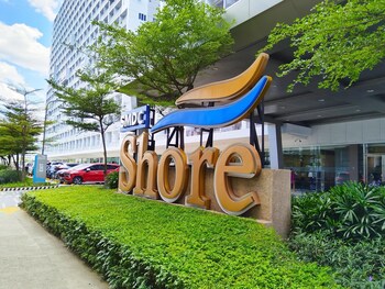 shore residences moa staycation