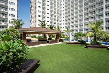shore residences moa staycation