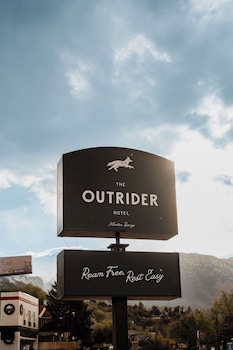 the outrider hotel
