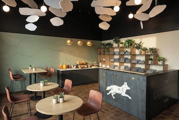 The Outrider Hotel,,2 star