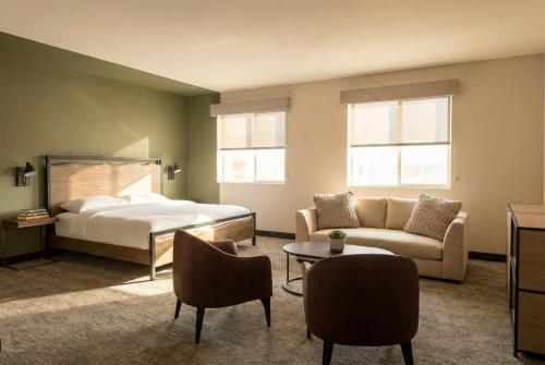 the outrider hotel