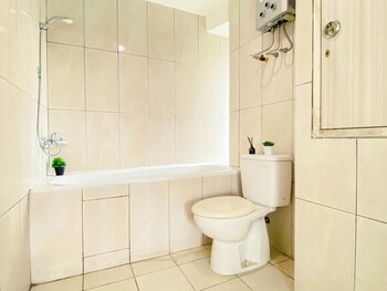 comfy and spacious 3br with extra room grand kamala lagoon apartment by travelio