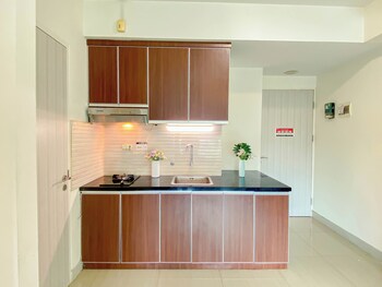 comfy and spacious 3br with extra room grand kamala lagoon apartment by travelio