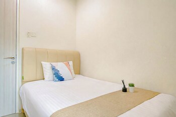 comfy and spacious 3br with extra room grand kamala lagoon apartment by travelio