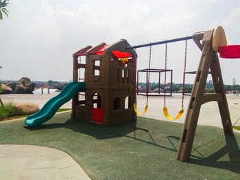 comfortable studio apartment at grand kamala lagoon