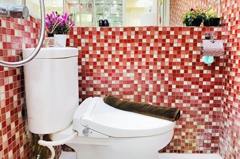 Vibrant Look 2Br At Apartment Green Pramuka City,,2 star