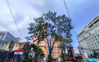 spacious white 3br at grand setiabudi apartment