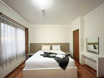 spacious white 3br at grand setiabudi apartment