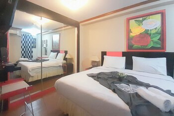 Compact 3Br At Gateway Ahmad Yani Cicadas Apartment,,2 star