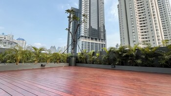 Chic And Comfortable Studio At Apartment Ciputra World 2,,2 star