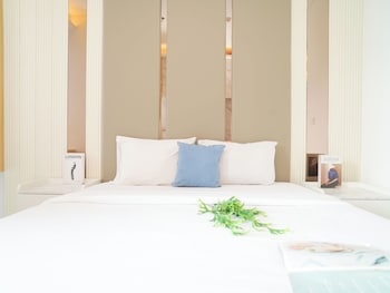 Chic And Comfortable Studio At Apartment Ciputra World 2,,2 star
