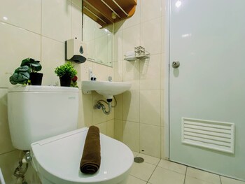 compact warm 2br at springlake summarecon bekasi apartment