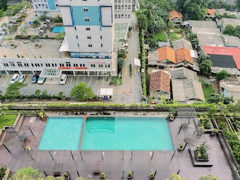warm studio with city view at lrt city bekasi apartment