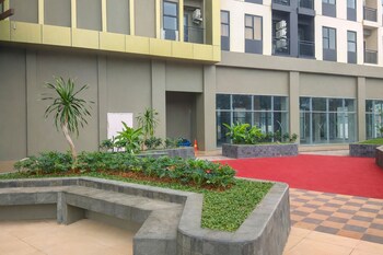 chic studio near trans studio cibubur at transpark cibubur apartment