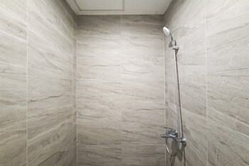homelike and relaxing studio apartment collins boulevard