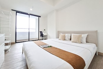 homelike and relaxing studio apartment collins boulevard