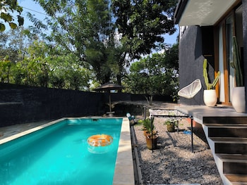 guru giri forest cabin studio villa include breakfast
