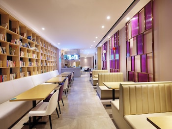 lavande international hotel guangzhou convention and exhibition center nanzhou metro station branch free deliver service to guangzhou baiyun international airport and free shuttle bus to canton fair complex during canton fair period