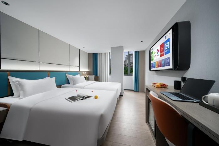 pin hotel guangzhou beijing road pedestrian street gongyuanqian metro station branch free deliver service to guangzhou baiyun international airport and free deliver service to canton fair complex during canton fair period